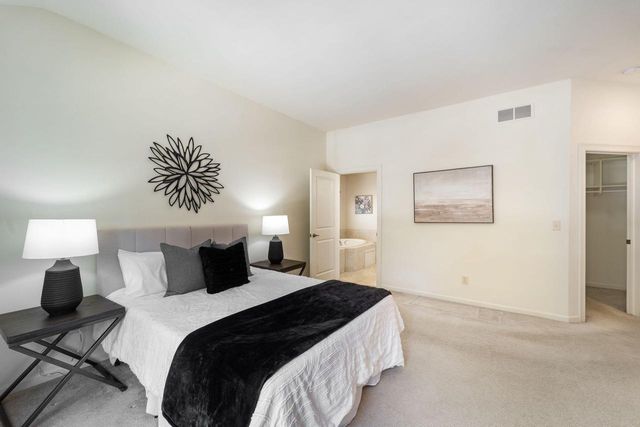 1864 River Lakes ROAD S, Oconomowoc, WI 53066