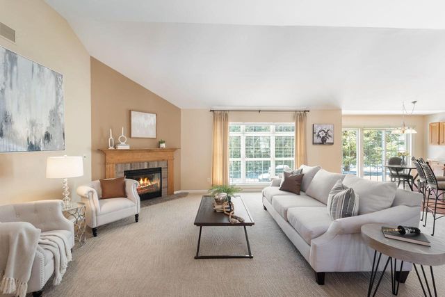 1864 River Lakes ROAD S, Oconomowoc, WI 53066