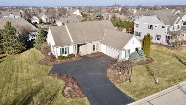 1864 River Lakes ROAD S, Oconomowoc, WI 53066