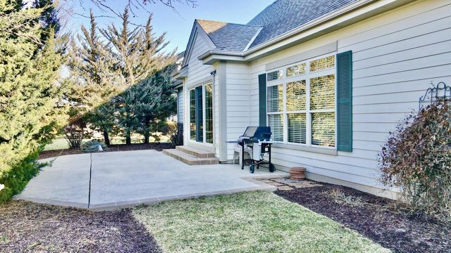 1864 River Lakes ROAD S, Oconomowoc, WI 53066