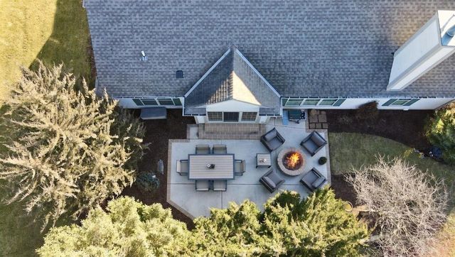 1864 River Lakes ROAD S, Oconomowoc, WI 53066