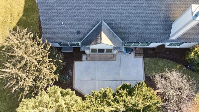 1864 River Lakes ROAD S, Oconomowoc, WI 53066