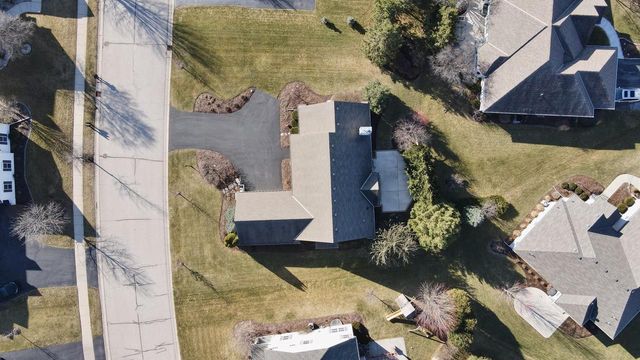 1864 River Lakes ROAD S, Oconomowoc, WI 53066