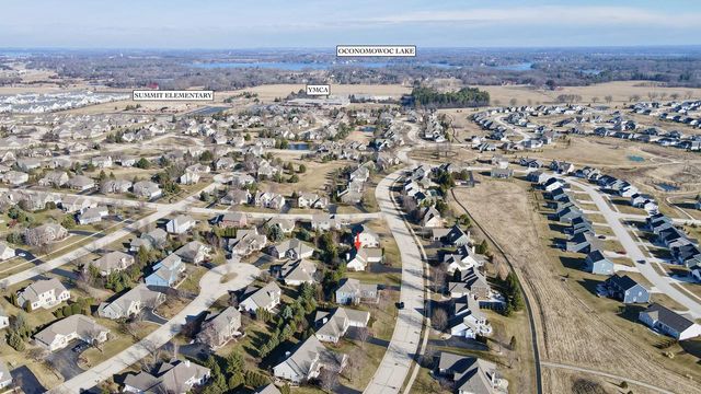 1864 River Lakes ROAD S, Oconomowoc, WI 53066