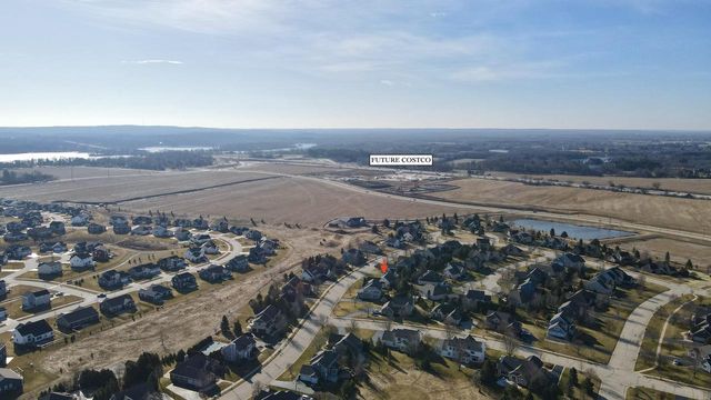 1864 River Lakes ROAD S, Oconomowoc, WI 53066