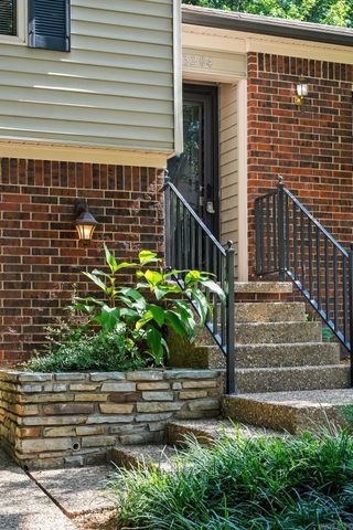 13204 Laurel Oaks Drive, Little Rock, AR 72211