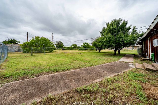 735 NW F Avenue, Hamlin, TX 79520
