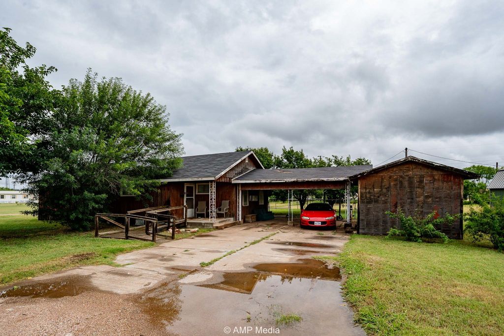 735 NW F Avenue, Hamlin, TX 79520