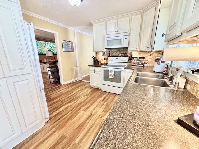 404 Springmont Dr, Hopkinsville, KY 42240