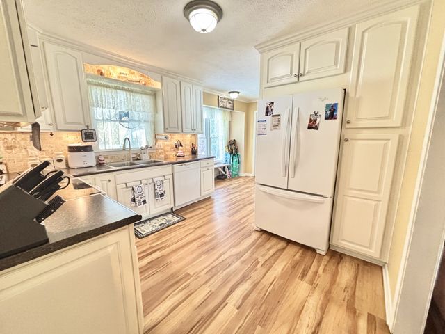 404 Springmont Dr, Hopkinsville, KY 42240