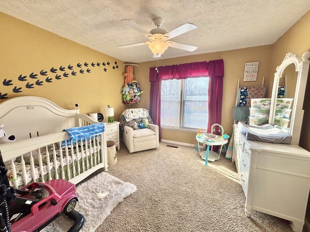 404 Springmont Dr, Hopkinsville, KY 42240