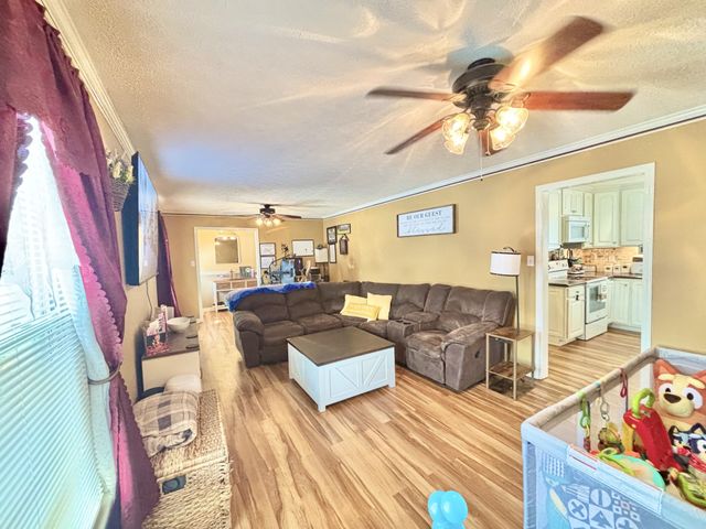 404 Springmont Dr, Hopkinsville, KY 42240