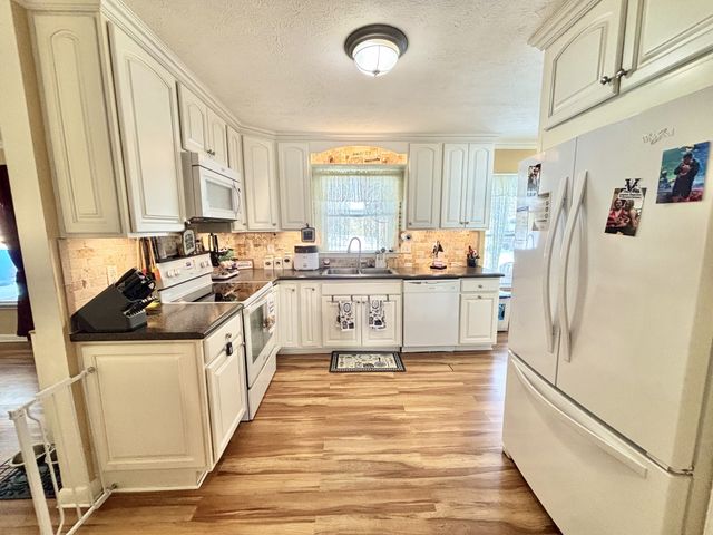 404 Springmont Dr, Hopkinsville, KY 42240