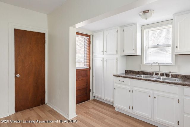 2229 Forest Avenue, Lansing, MI 48910