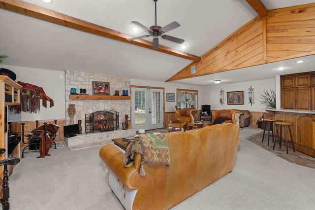 1325 Kings Rd, Marshall, TX 75672