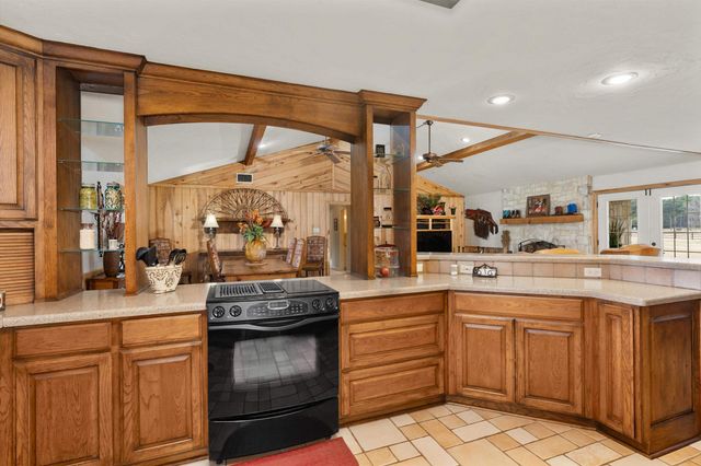 1325 Kings Rd, Marshall, TX 75672