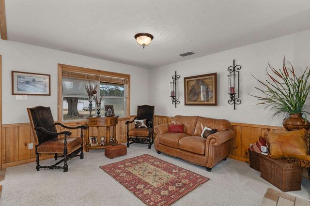 1325 Kings Rd, Marshall, TX 75672