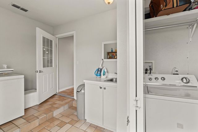 1325 Kings Rd, Marshall, TX 75672