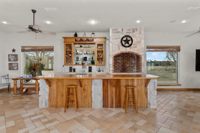 1325 Kings Rd, Marshall, TX 75672