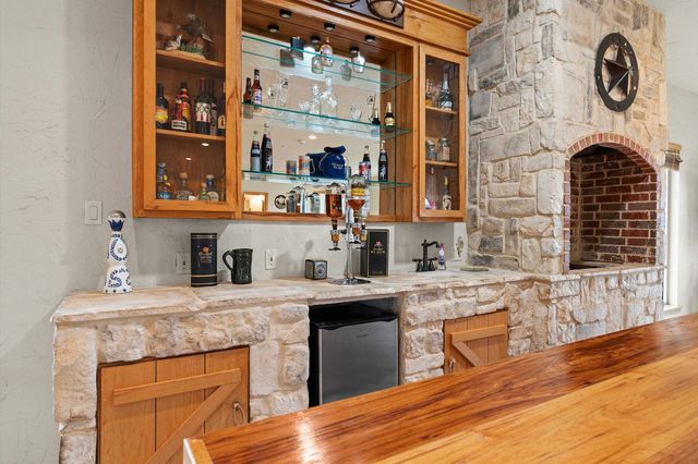 1325 Kings Rd, Marshall, TX 75672