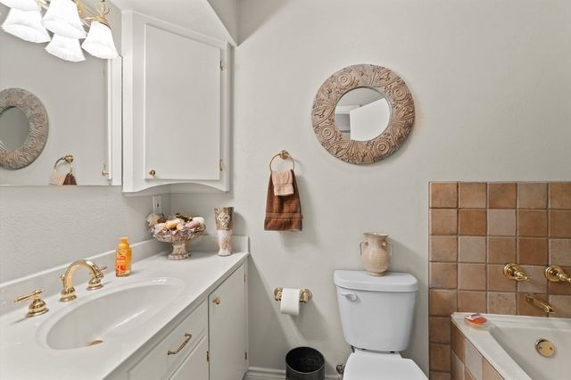 1325 Kings Rd, Marshall, TX 75672