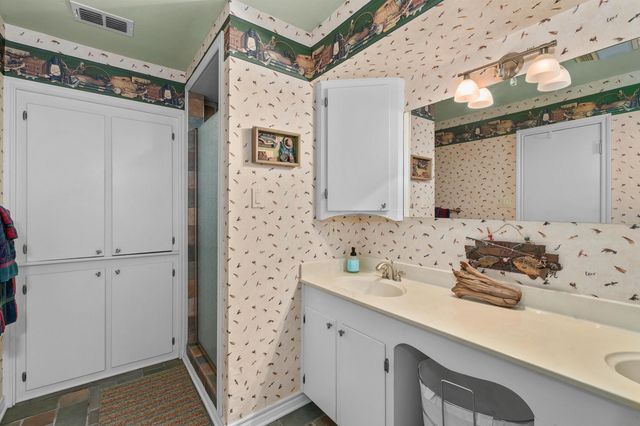 1325 Kings Rd, Marshall, TX 75672