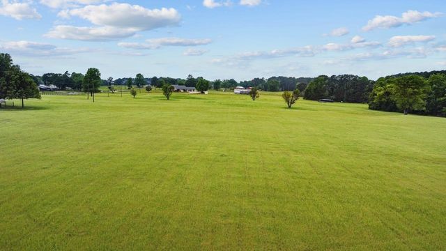 1325 Kings Rd, Marshall, TX 75672