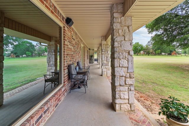 1325 Kings Rd, Marshall, TX 75672