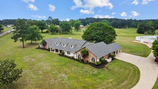 1325 Kings Rd, Marshall, TX 75672