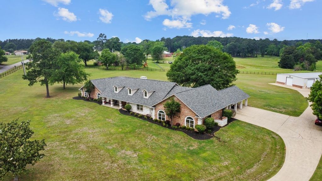 1325 Kings Rd, Marshall, TX 75672