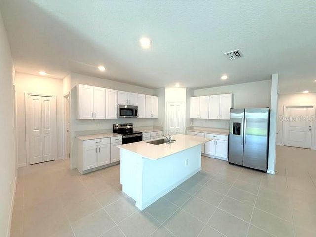11708 NOBLE BLOSSOM LOOP, Dade City, FL 33525