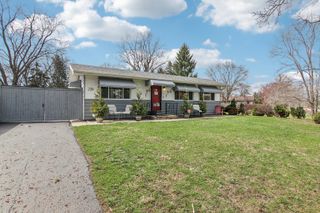 238 Frontage Road W, Northfield, IL 60093