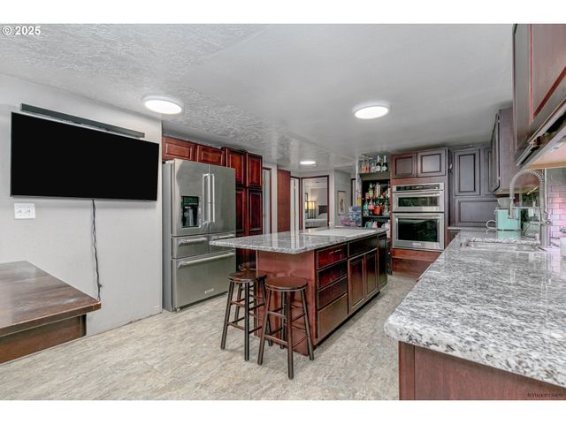 38289 Se COUPLAND Rd, Estacada, OR 97023