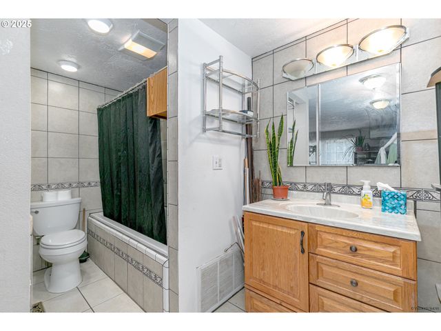 38289 Se COUPLAND Rd, Estacada, OR 97023