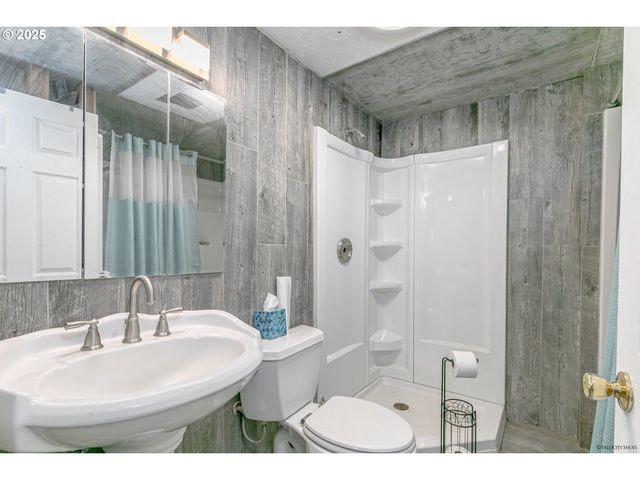 38289 Se COUPLAND Rd, Estacada, OR 97023