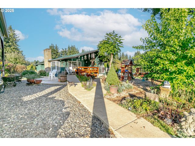 38289 Se COUPLAND Rd, Estacada, OR 97023