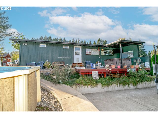 38289 Se COUPLAND Rd, Estacada, OR 97023