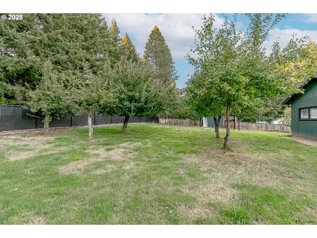 38289 Se COUPLAND Rd, Estacada, OR 97023