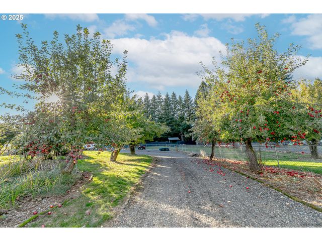 38289 Se COUPLAND Rd, Estacada, OR 97023