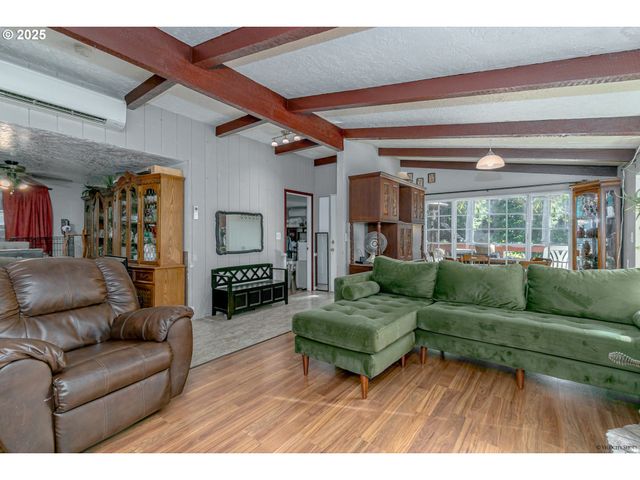 38289 Se COUPLAND Rd, Estacada, OR 97023