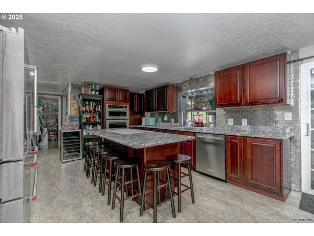 38289 Se COUPLAND Rd, Estacada, OR 97023