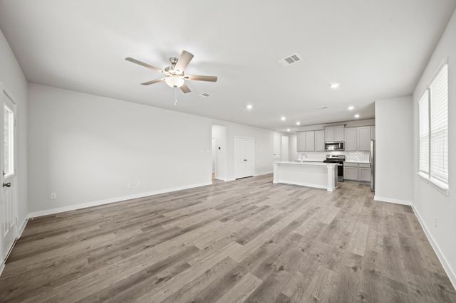 1211 Avenue M, Bay City, TX 77414