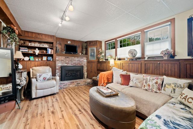12 Liberty Rd, Marshfield, MA 02050