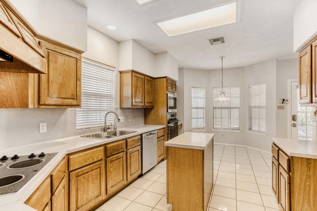 14 S Duskwood Place, Spring, TX 77381