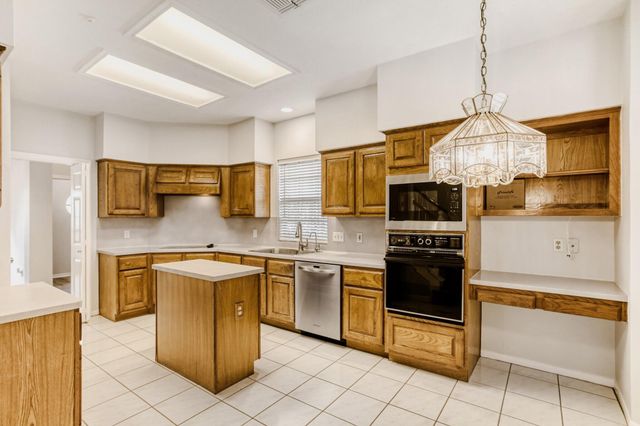 14 S Duskwood Place, Spring, TX 77381