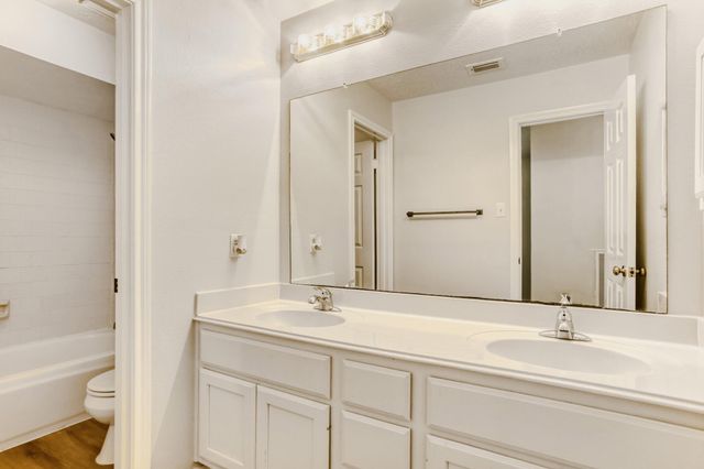 14 S Duskwood Place, Spring, TX 77381