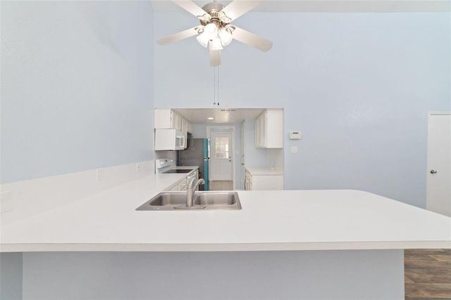 17 April Point Drive N, Conroe, TX 77356