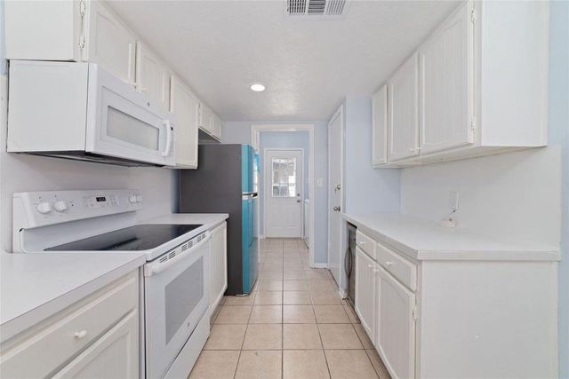 17 April Point Drive N, Conroe, TX 77356