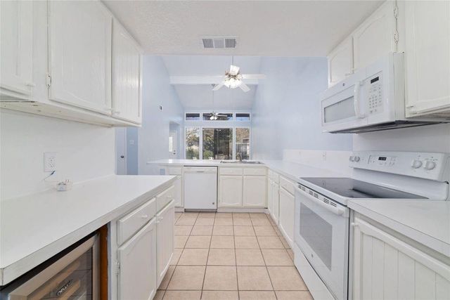 17 April Point Drive N, Conroe, TX 77356