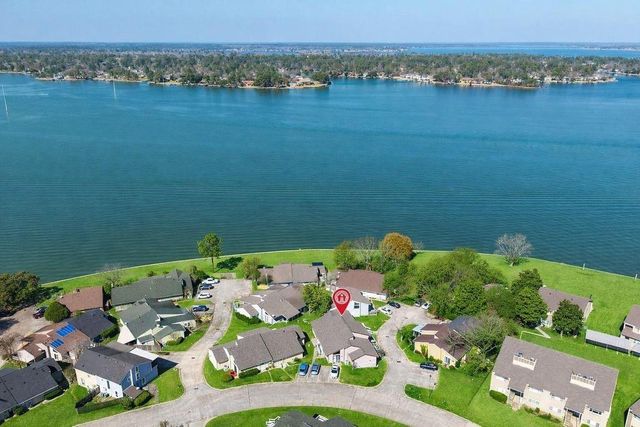 17 April Point Drive N, Conroe, TX 77356